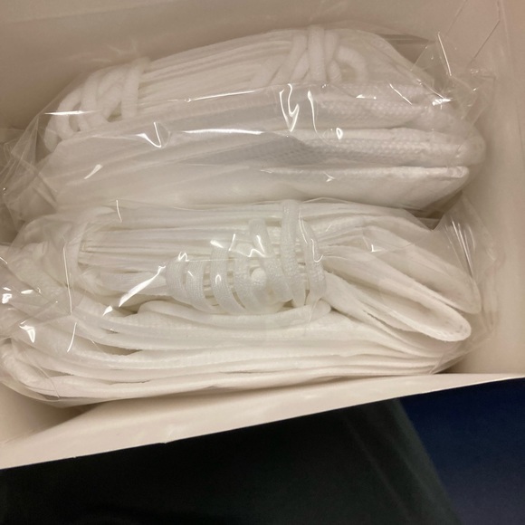 Mask new in box a must have two boxes - Picture 5 of 5